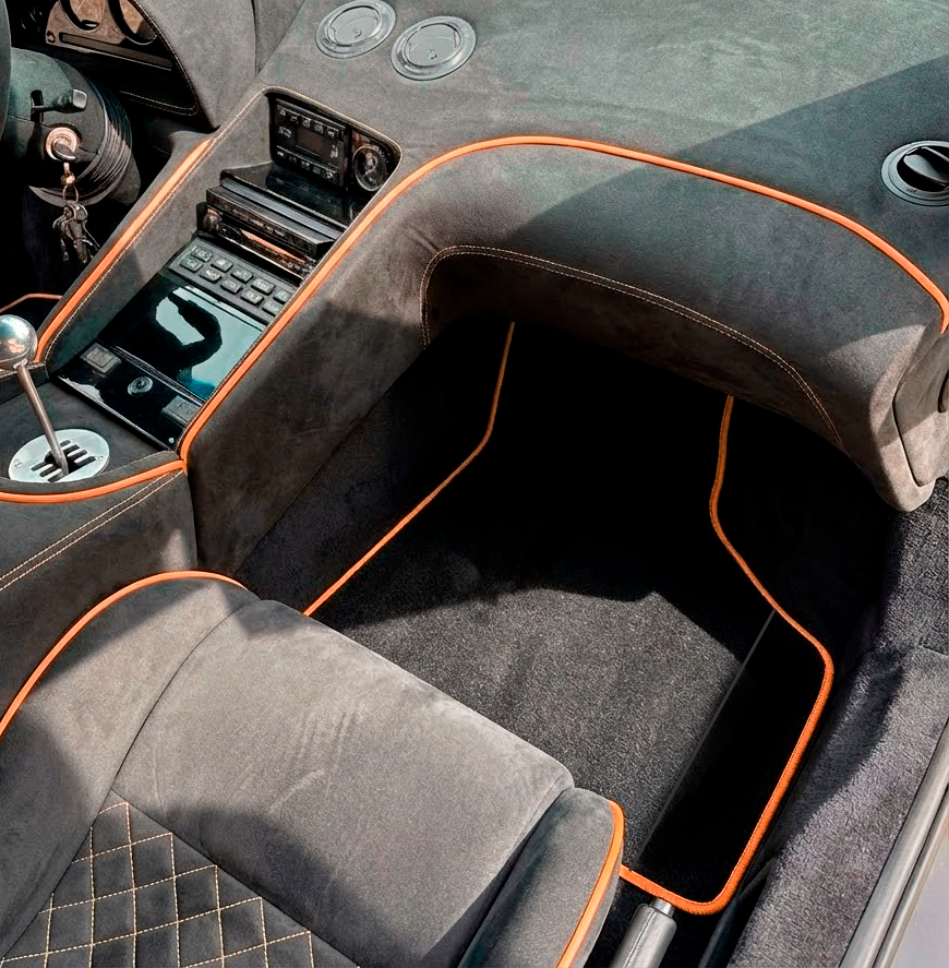 Customizable Black Floor Mats for Lamborghini Diablo (1990-2001) with Carbon Fiber - AutoWin