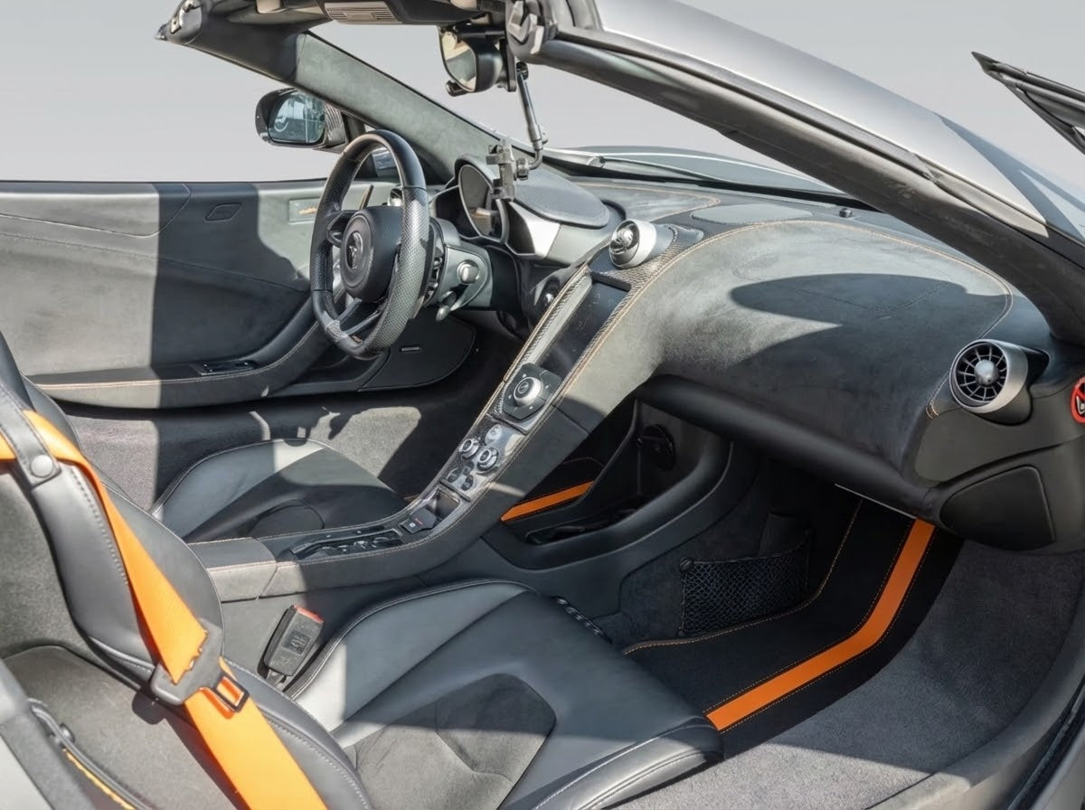 Black Floor Mats for McLaren 650S (2015-2018) With Alcantara Leather - AutoWin.EU