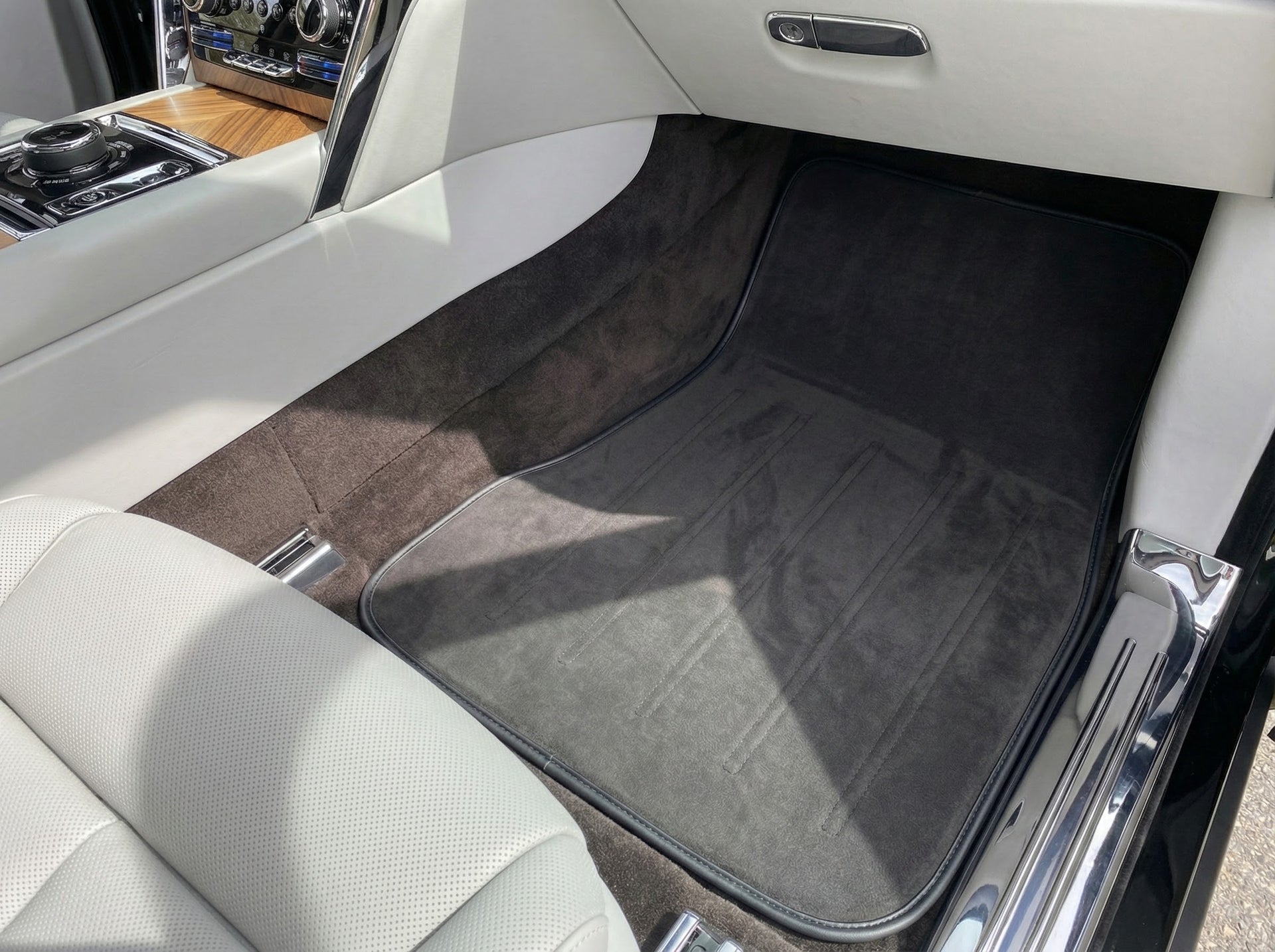 Alcantara Floor Mats For Rolls Royce Black Badge Cullinan - AutoWin