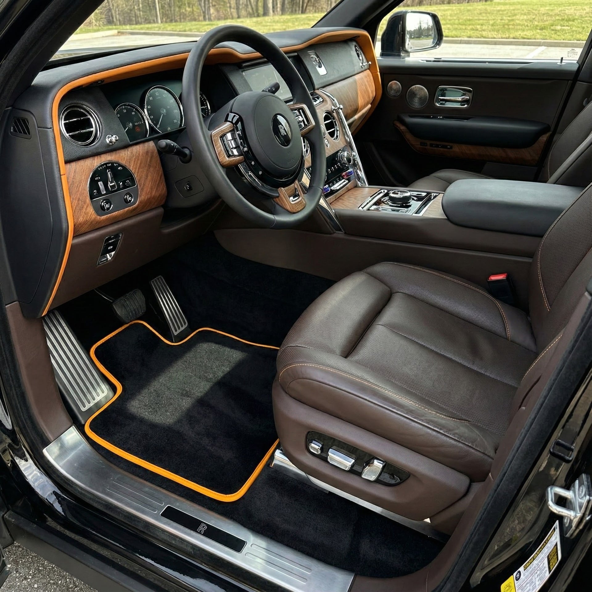 Customizable Leather Floor Mats with Hexagon Hex Pattern for Rolls Royce Cullinan (2018-2025) - AutoWin