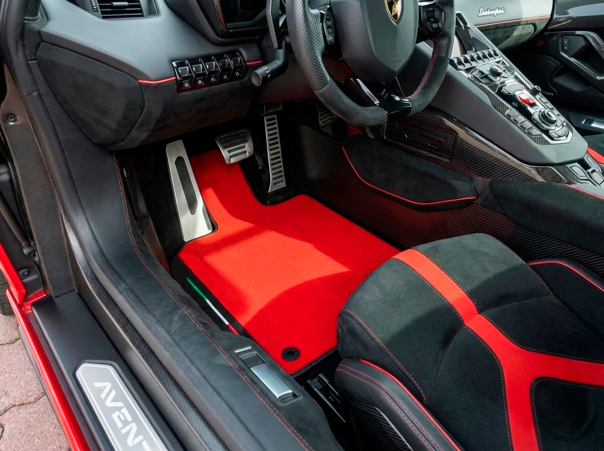 Black Floor Mats for Lamborghini Aventador SV with Alcantara Leather | Yellow Edition - AutoWin.EU