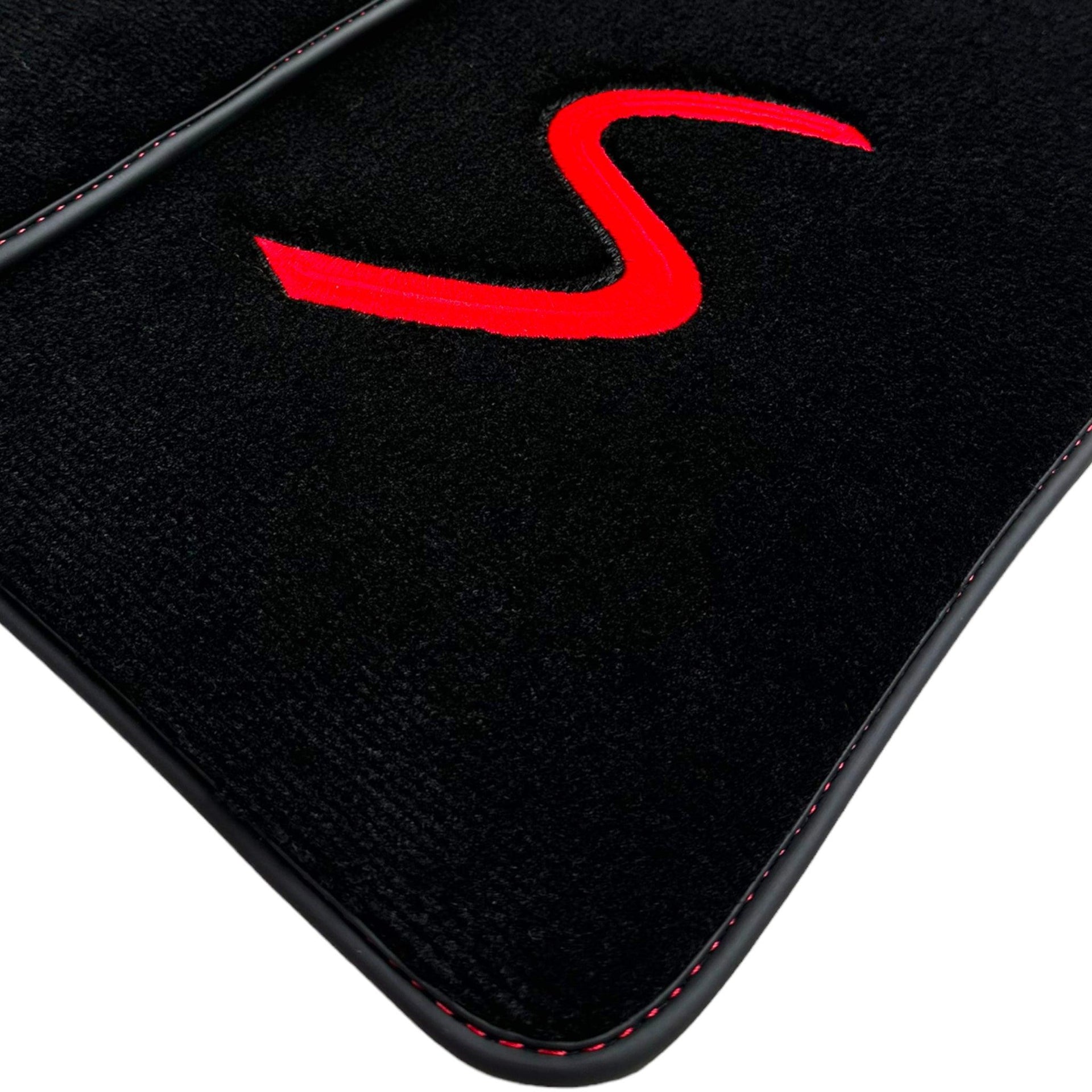 Black Floor Mats for Mini Clubman R55 (2007-2015) - AutoWin