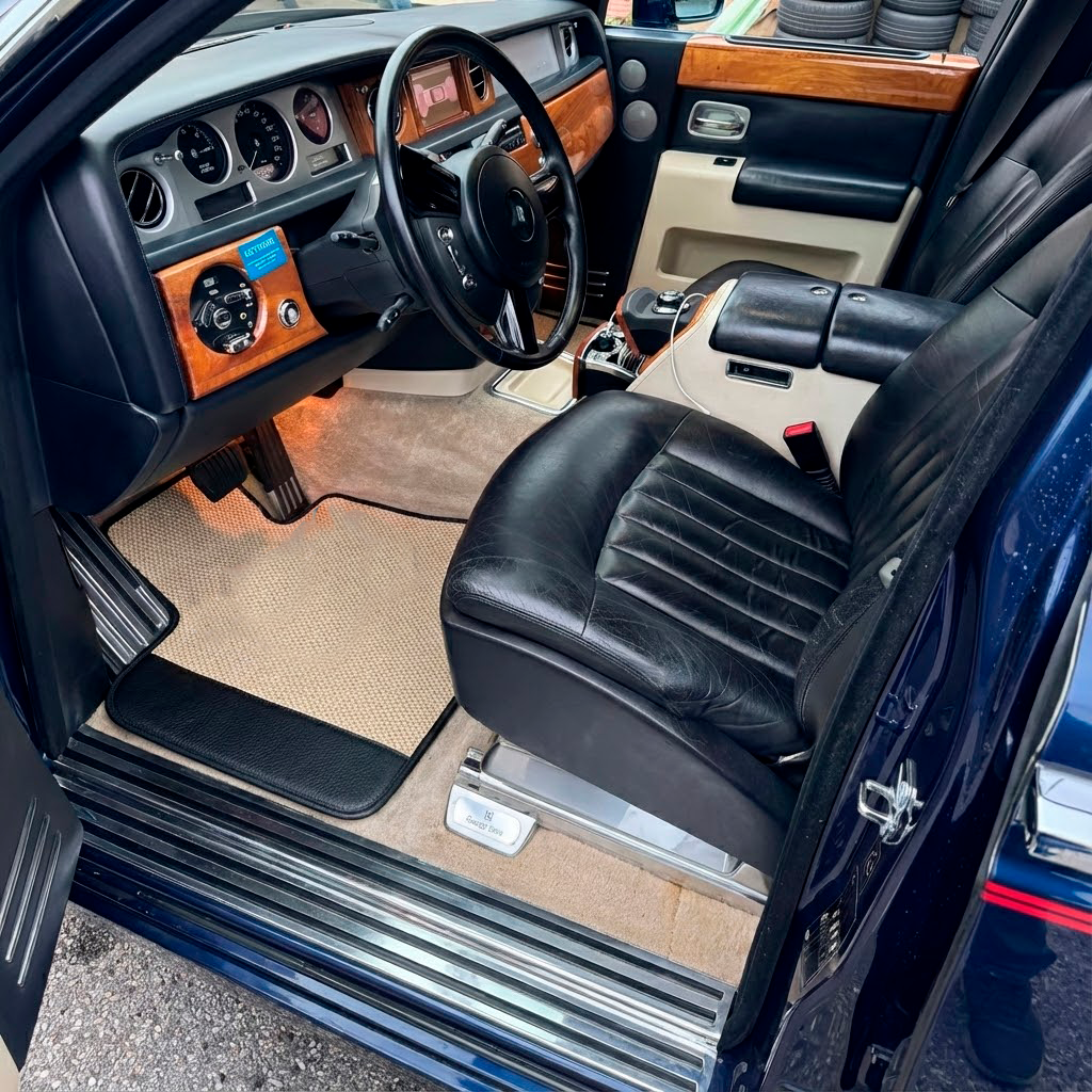 Customizable Floor Mats From Carpet With Leather for Rolls-Royce Phantom Drophead Coupe (2007-2016)