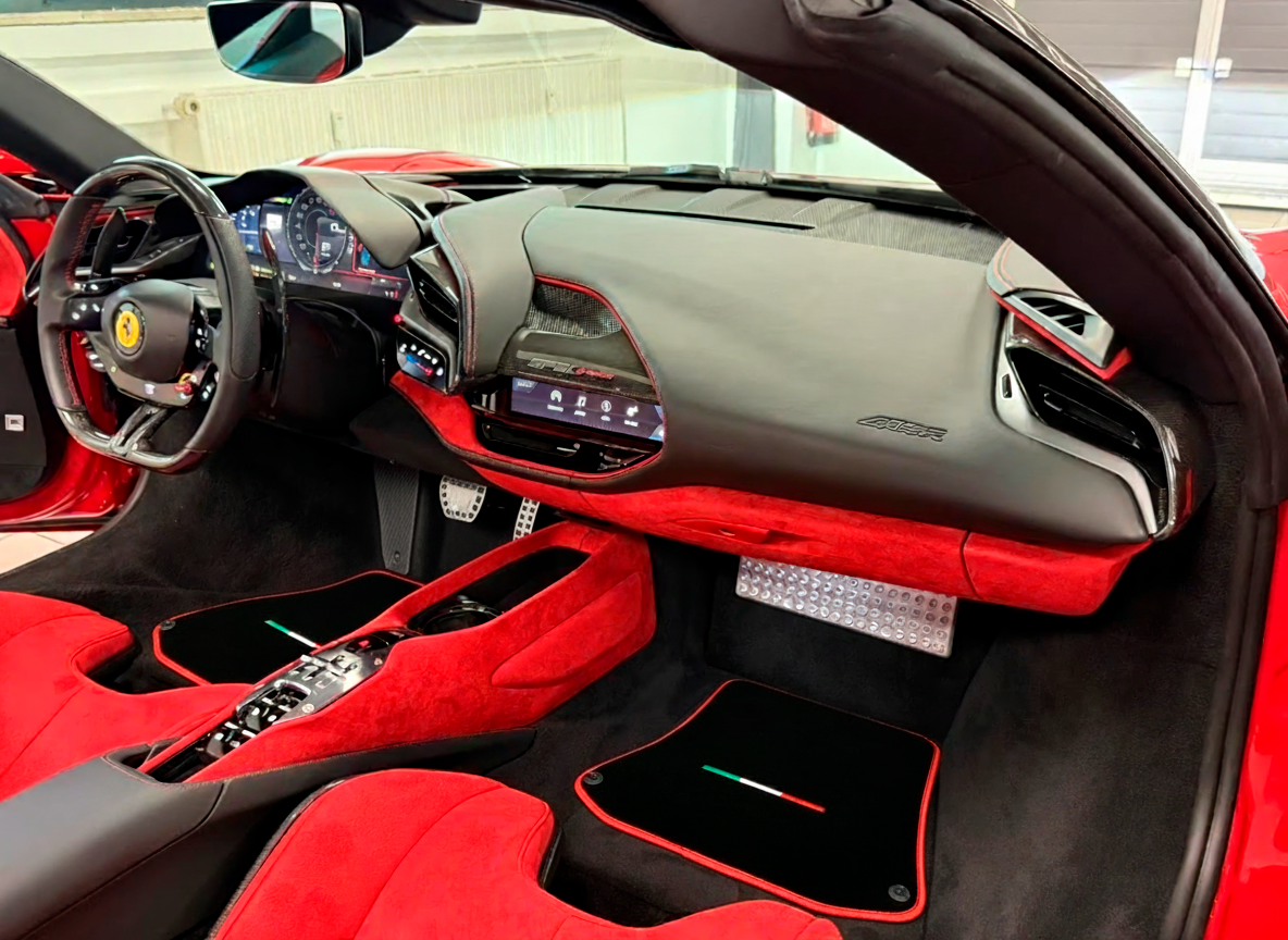 Black Floor Mats for Ferrari Portofino (2018-2023) Italian Edition with Red Trim - AutoWin