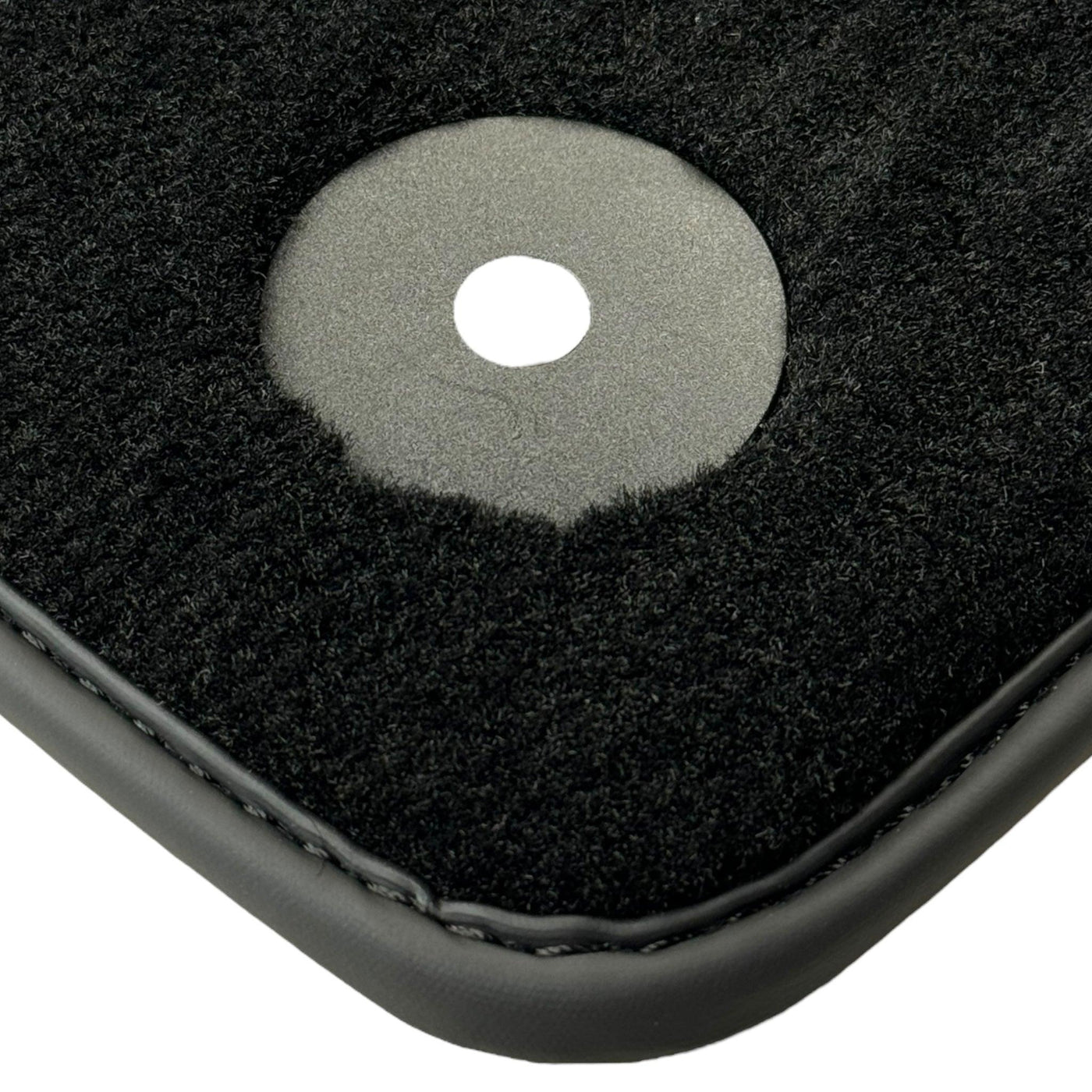 Black Floor Mats for Audi Q5 8R Hybrid (2008-2017) - AutoWin