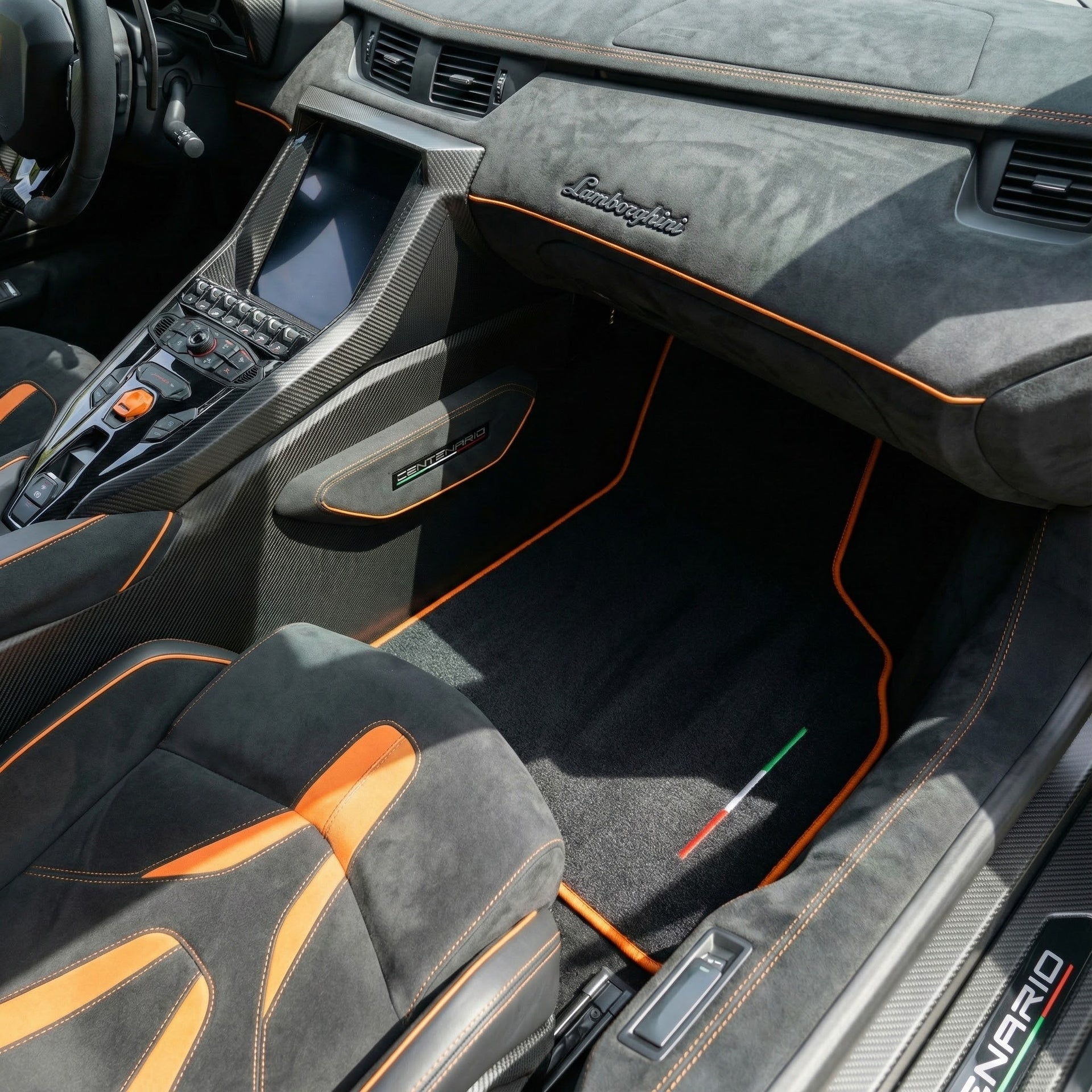 Customizable Carbon Fiber Floor Mats for Lamborghini Centenario (2016-2017) | Italian Edition - AutoWin.EU