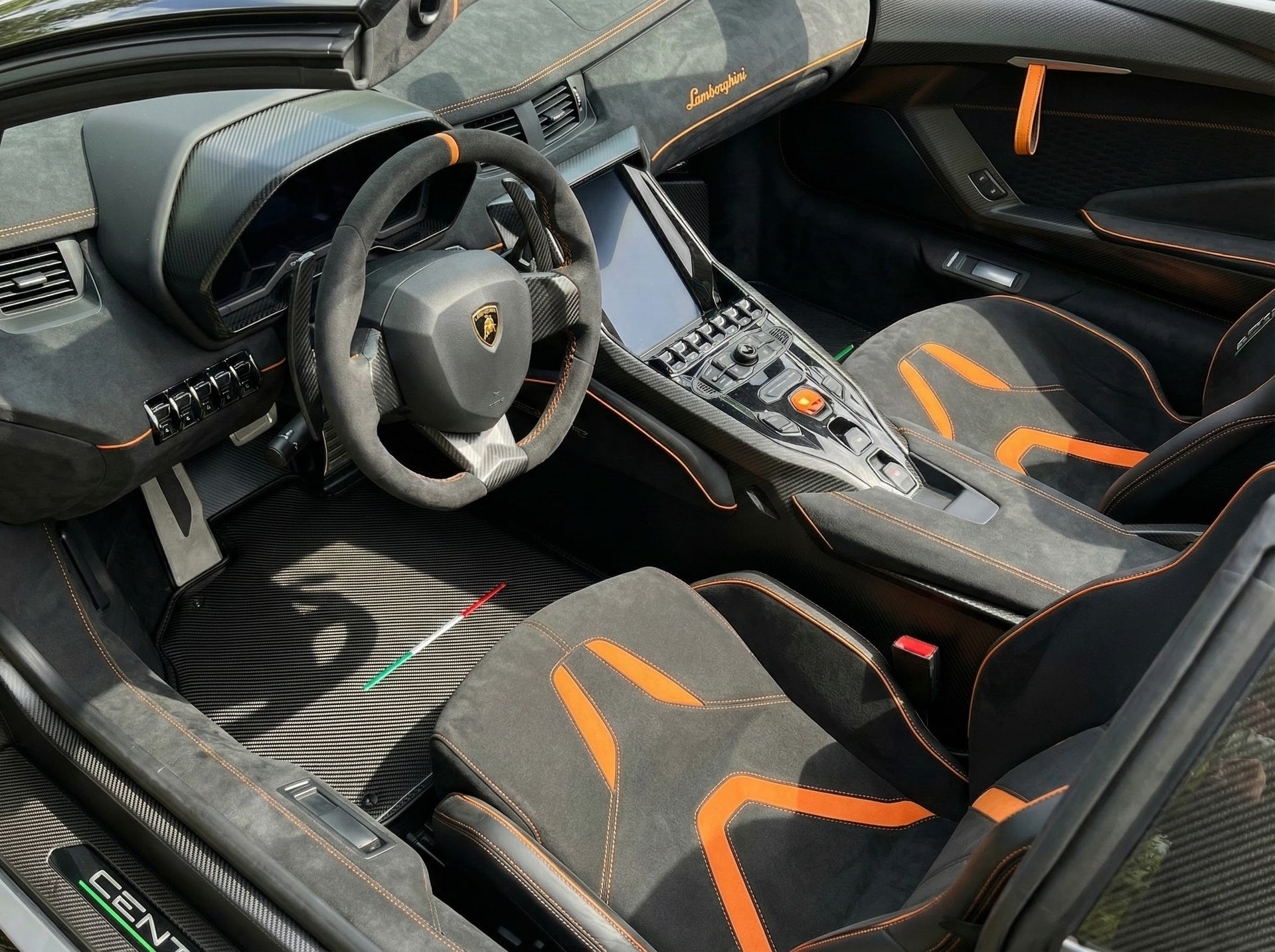 Customizable Carbon Fiber Floor Mats for Lamborghini Centenario (2016-2017) | Italian Edition - AutoWin.EU