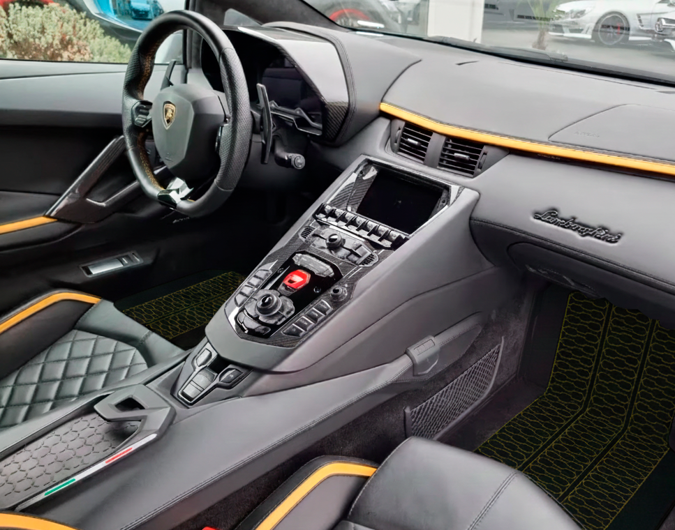Interior look of floor mats for Lamborghini Huracan EVO (2019-2024)