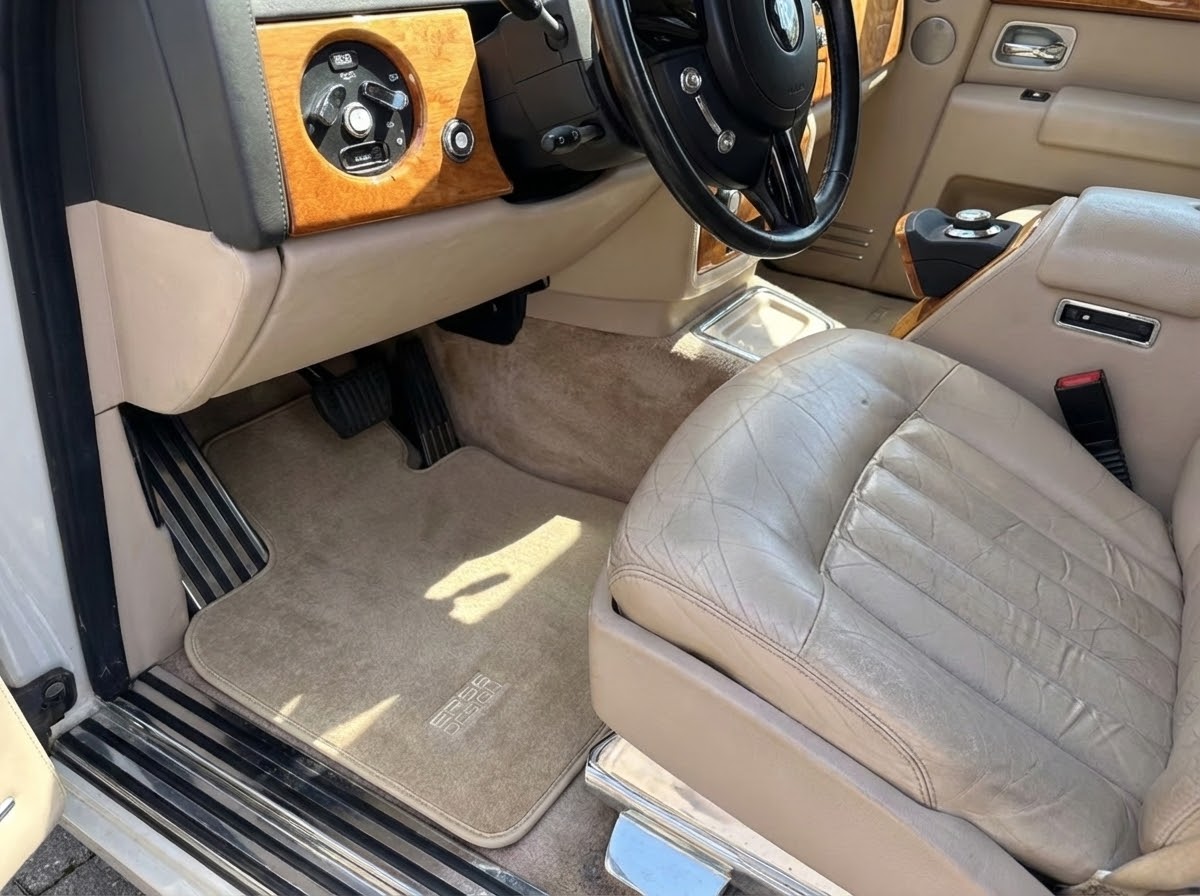 Customizable Leather Floor Mats with Divario Pattern for Rolls Royce Phantom VIII (2017-2024) - AutoWin