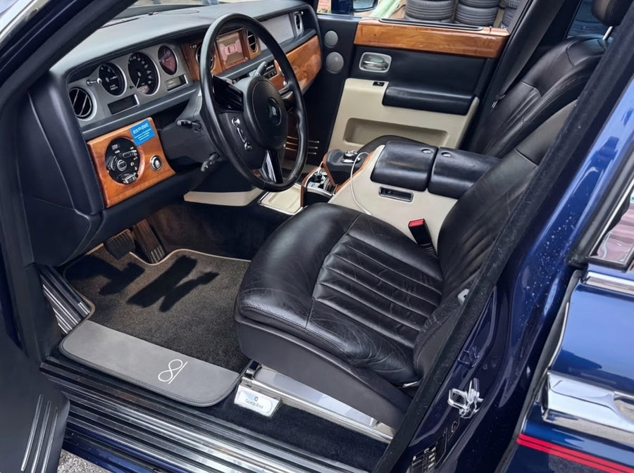 Black Floor Mats For Rolls Royce Phantom VIII (2017-2024) Black Badge Fluorescent Logo