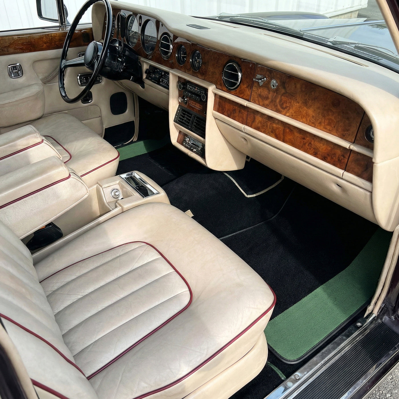 Black Floor Mats for Rolls Royce Shadow (1965-1977) with Green Leather Borders
