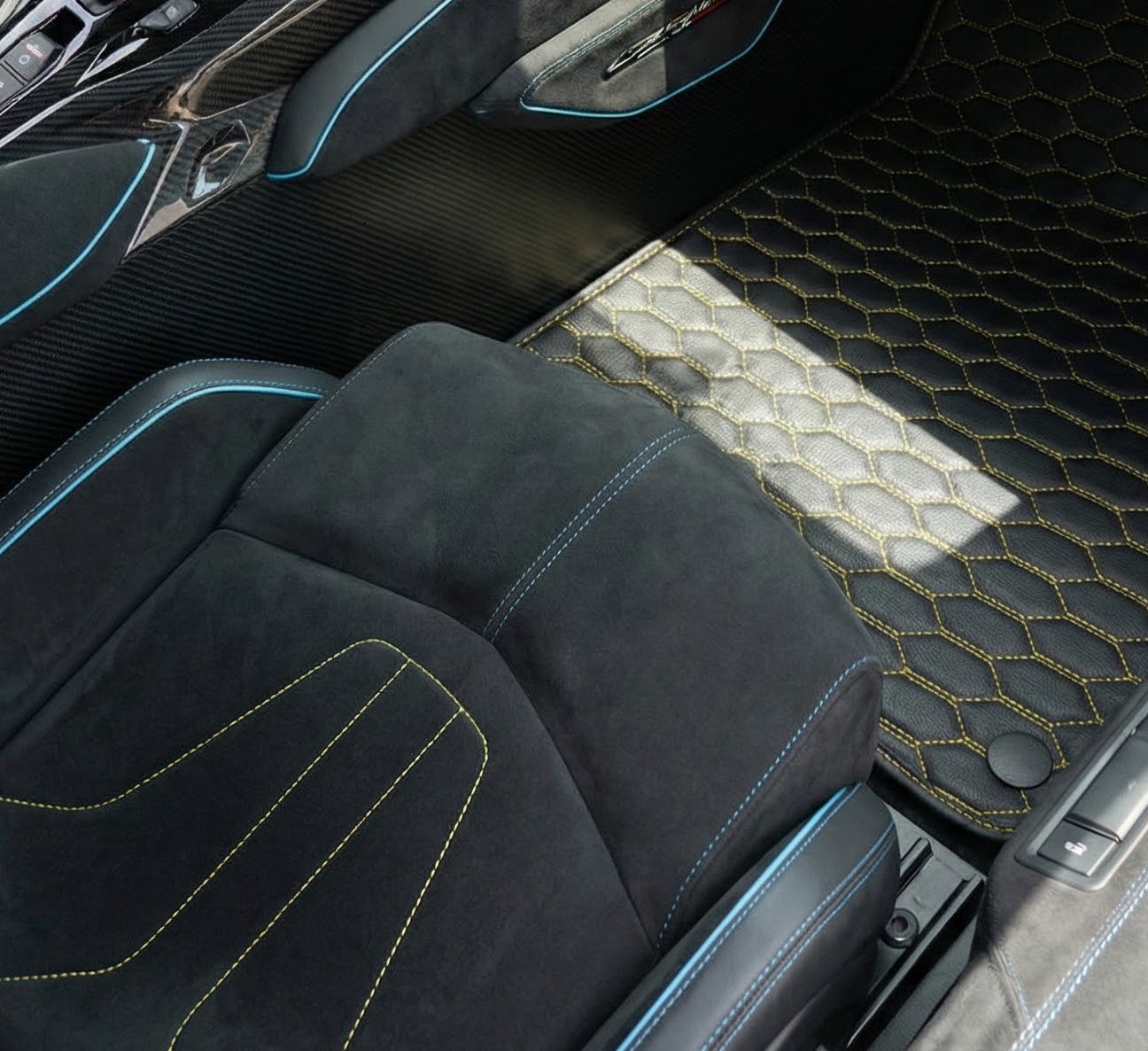 Customizable Leather Floor Mats with Interlaced Hex Pattern for Lamborghini Centenario (2016-2017) - AutoWin