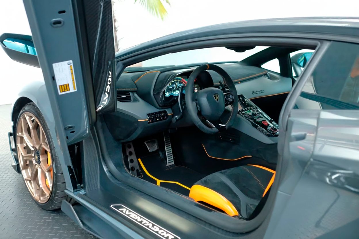 Customizable Floor Mats From Carpet with Leather for Lamborghini Huracan EVO (2019-2024) - AutoWin