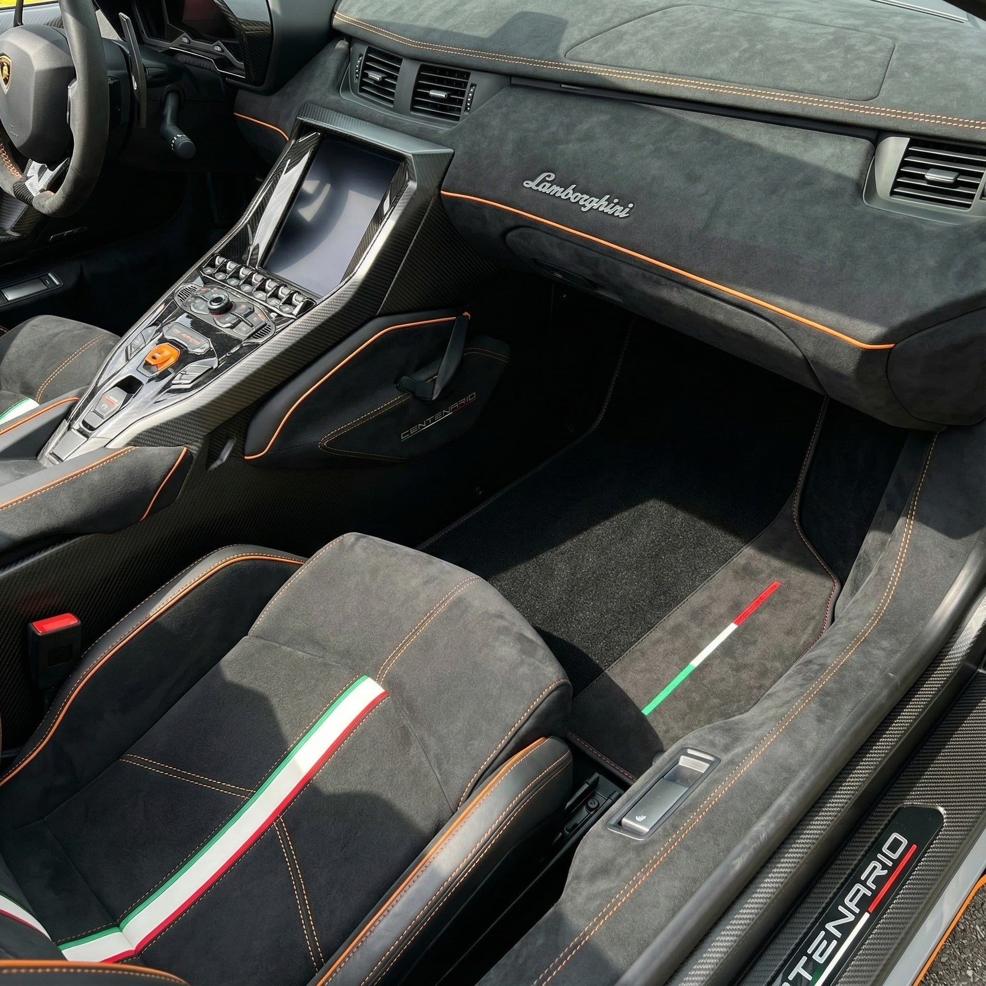 Customizable Carbon Fiber Floor Mats for Lamborghini Centenario (2016-2017) | Italian Edition - AutoWin.EU