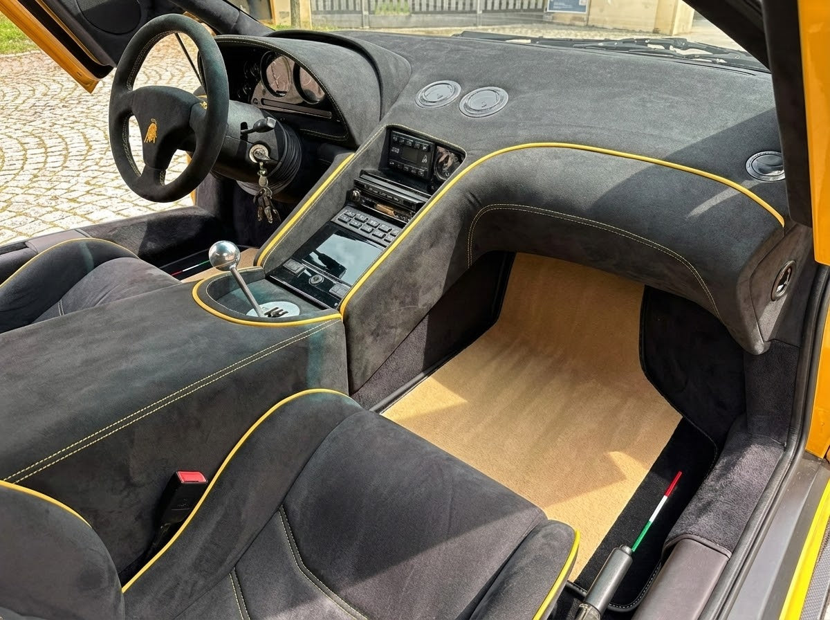 Interior look of floor mats for Lamborghini Diablo 1990-2001 With Alcantara Leather