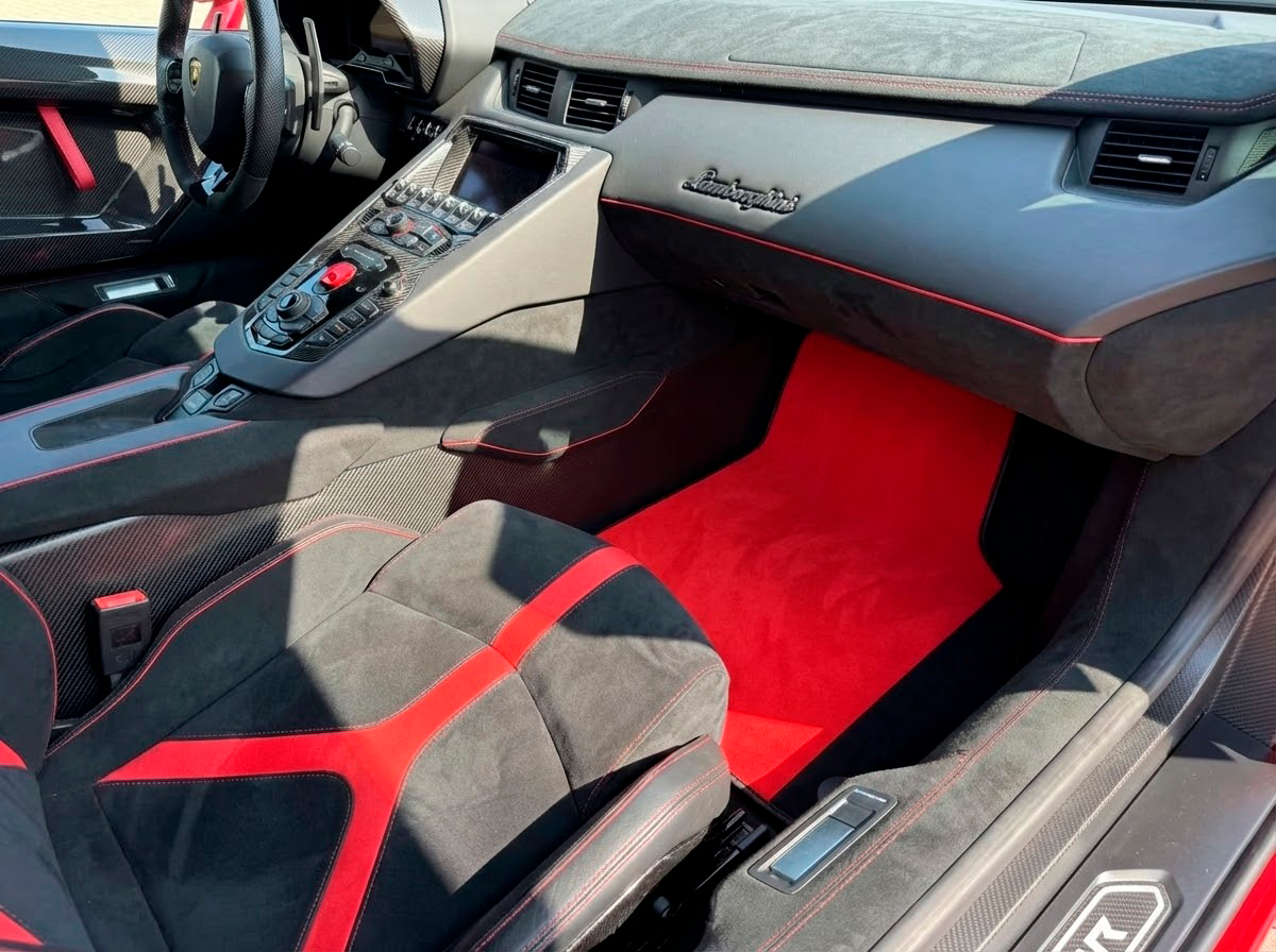Interior look of floor mats for Lamborghini Aventador With Red Leather