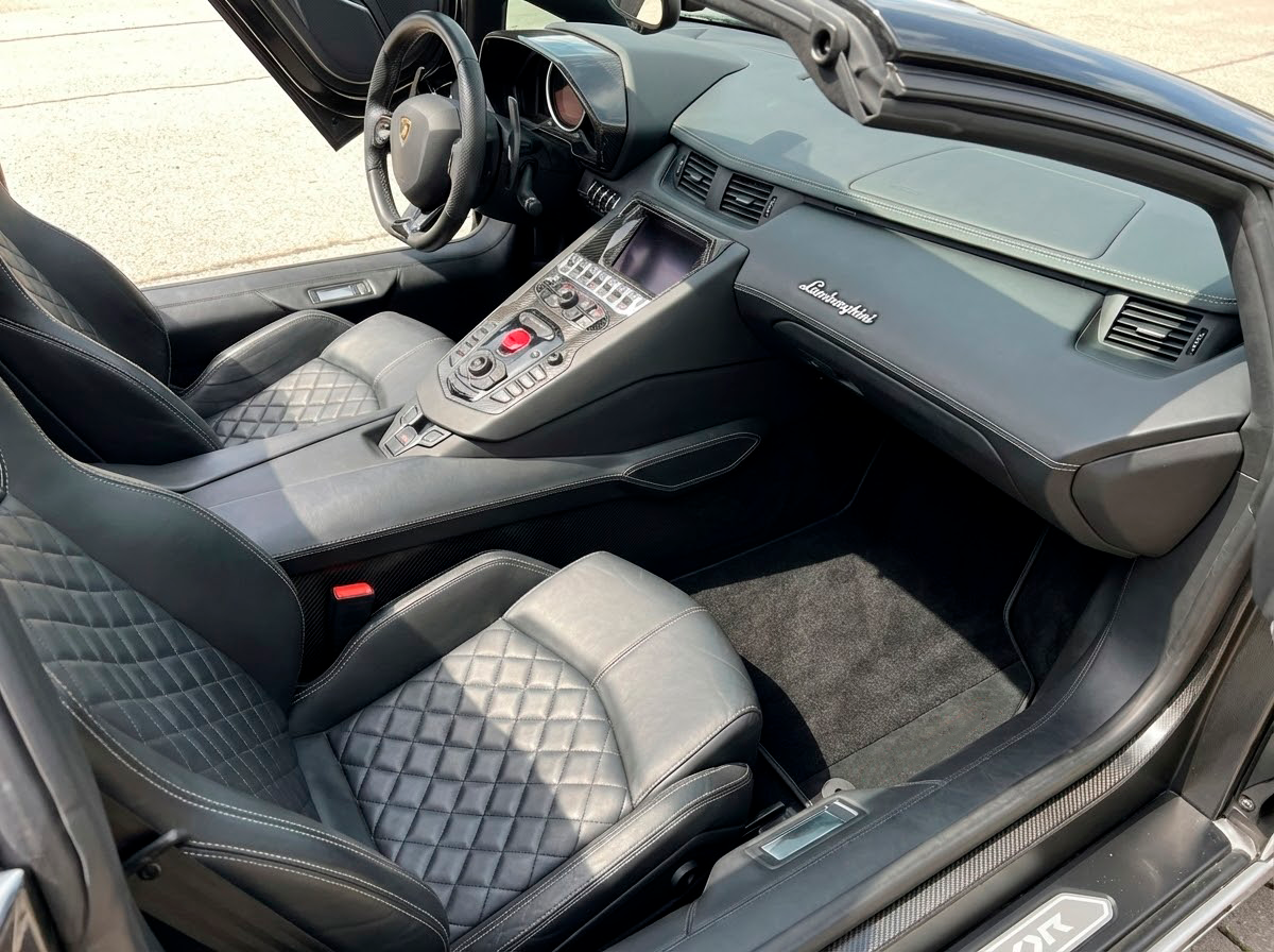 Customizable Black Floor Mats for Lamborghini Aventador With Alcantara Leather