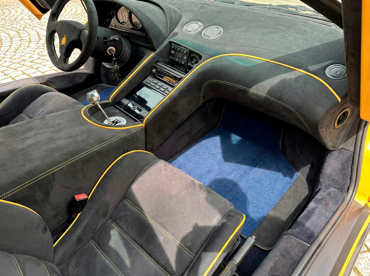 Interior look of floor mats for Lamborghini Diablo 1990-2001 With Alcantara Leather