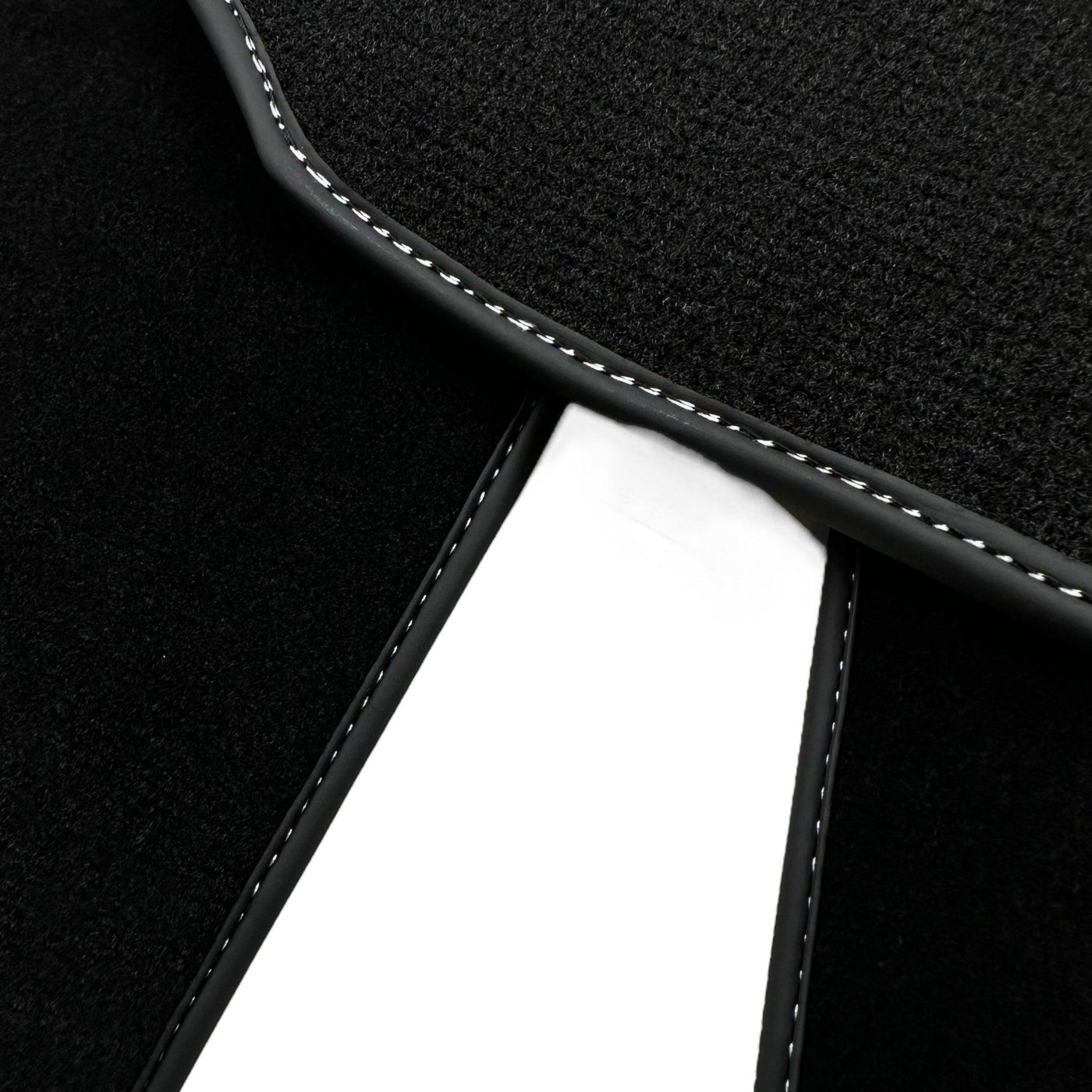 Black Floor Mats for Kia Venga (2009-2024) - AutoWin