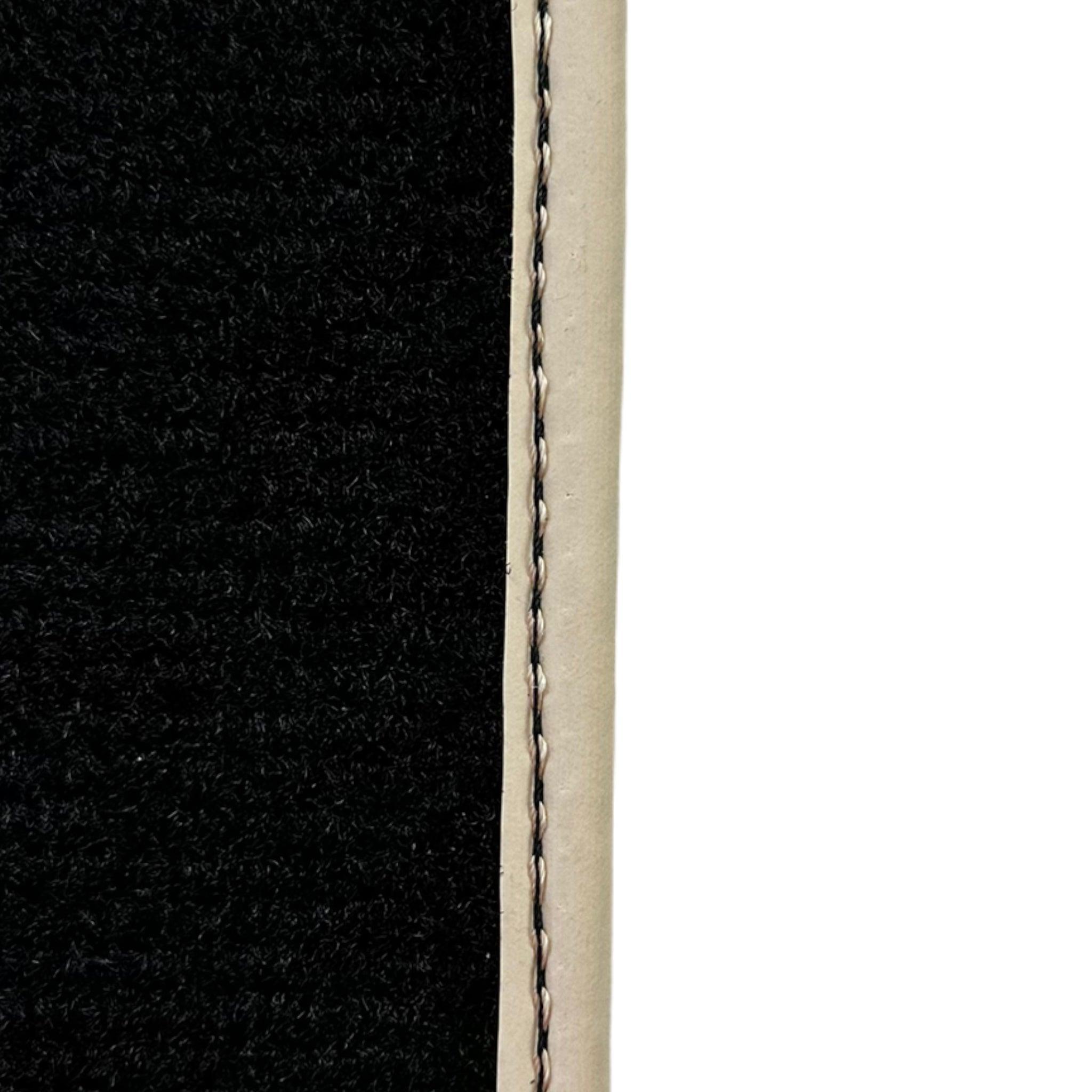 Black Floor Mats For Mitsubishi Pajero V80 (2006-2011) ER56 Design - AutoWin