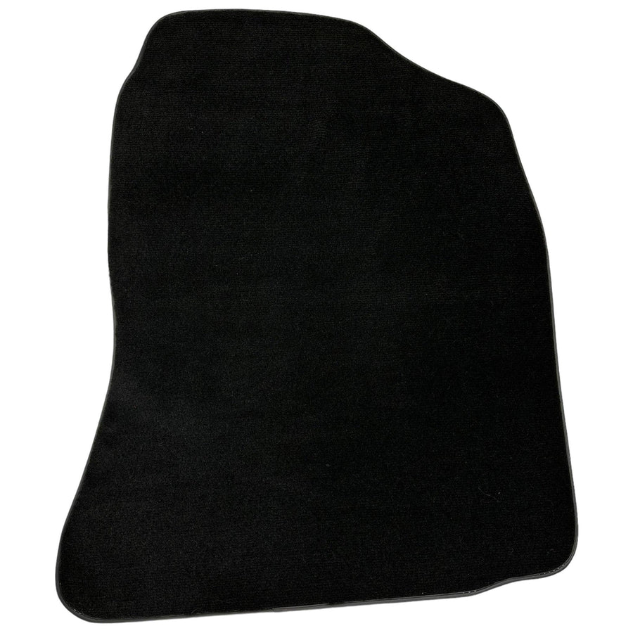 Black Floor Mats For Toyota RAV-4 (2003-2005) - AutoWin