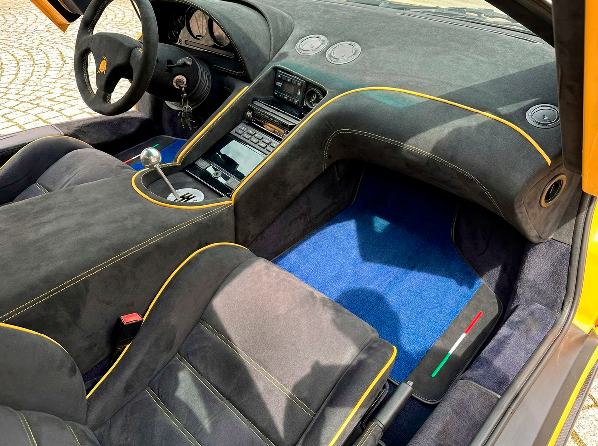 Interior look of floor mats for Lamborghini Diablo 1990-2001 With Alcantara Leather