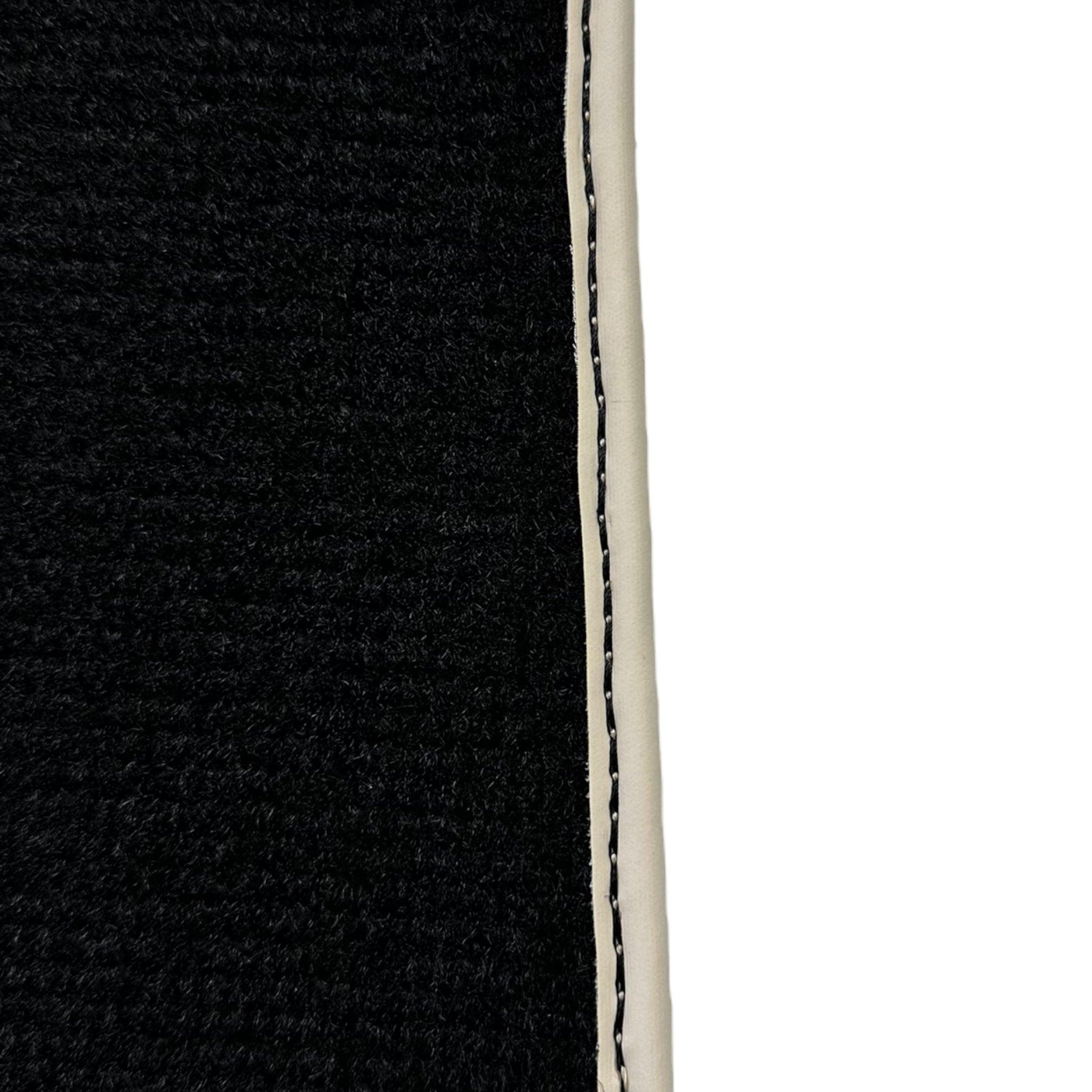 Black Floor Mats For Mitsubishi Pajero III (2000-2004) - AutoWin