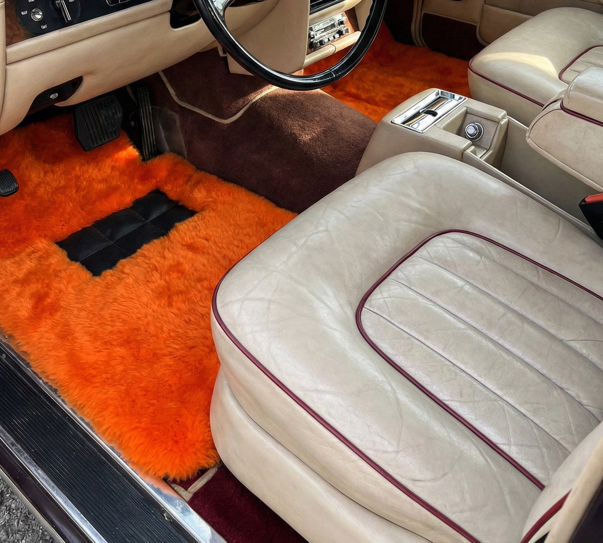 Interior look of floor mats for Orange Sheepskin Floor Mats For Rolls Royce Shadow 1965-1977 Er56 Design Brand