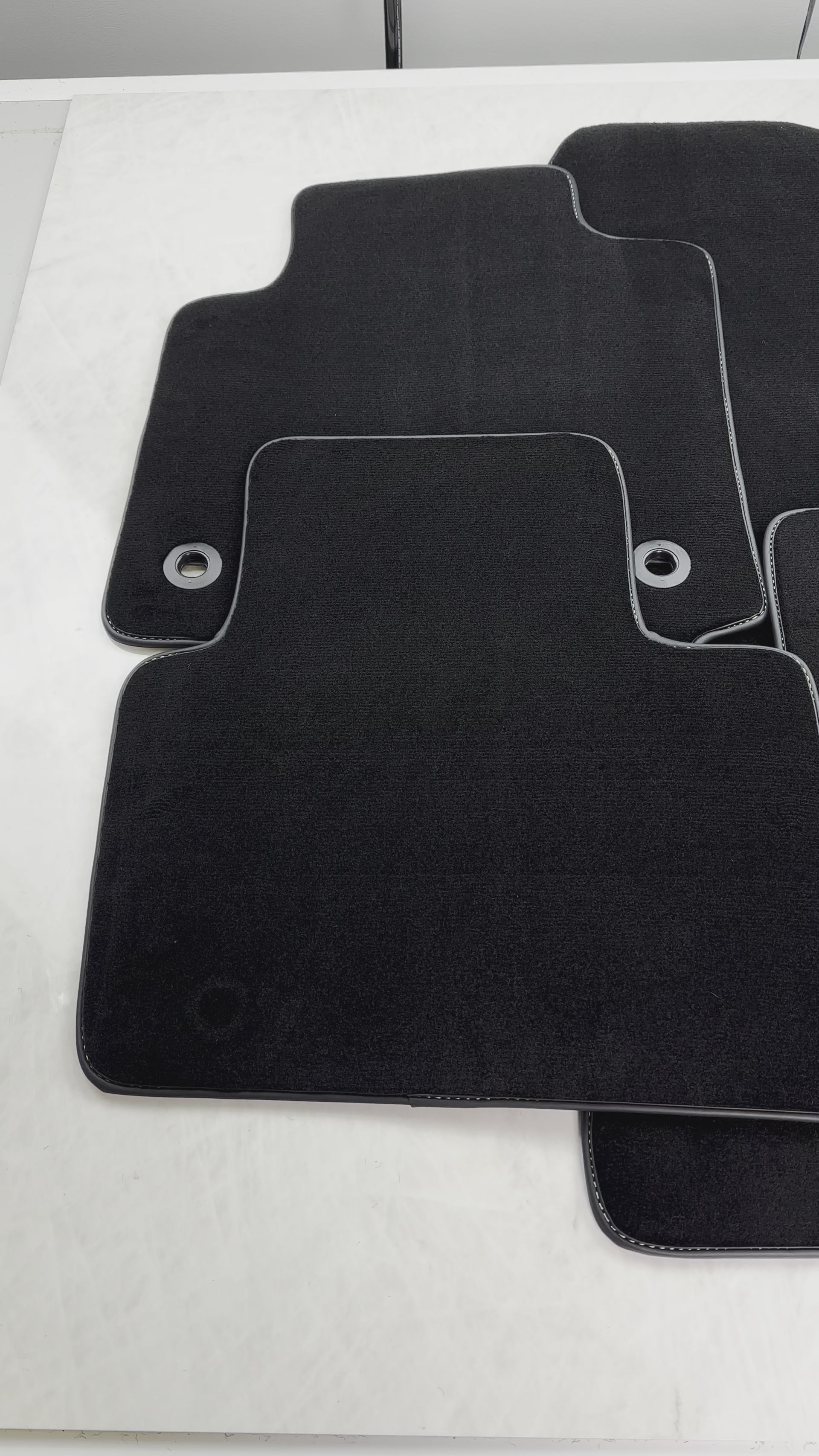 Black Floor Mats For Toyota Rav 4 (2019-2023) - AutoWin