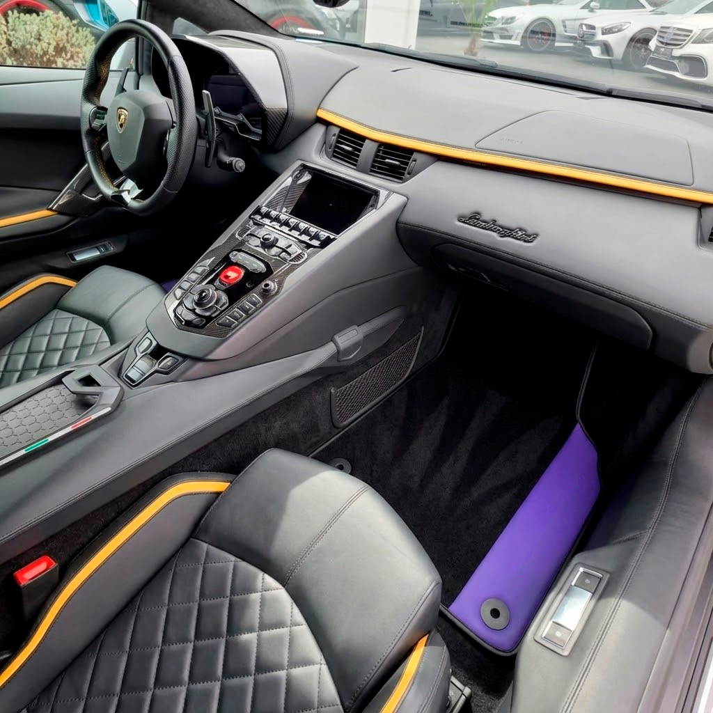 Interior look of floor mats for Lamborghini Aventador | Black Trim